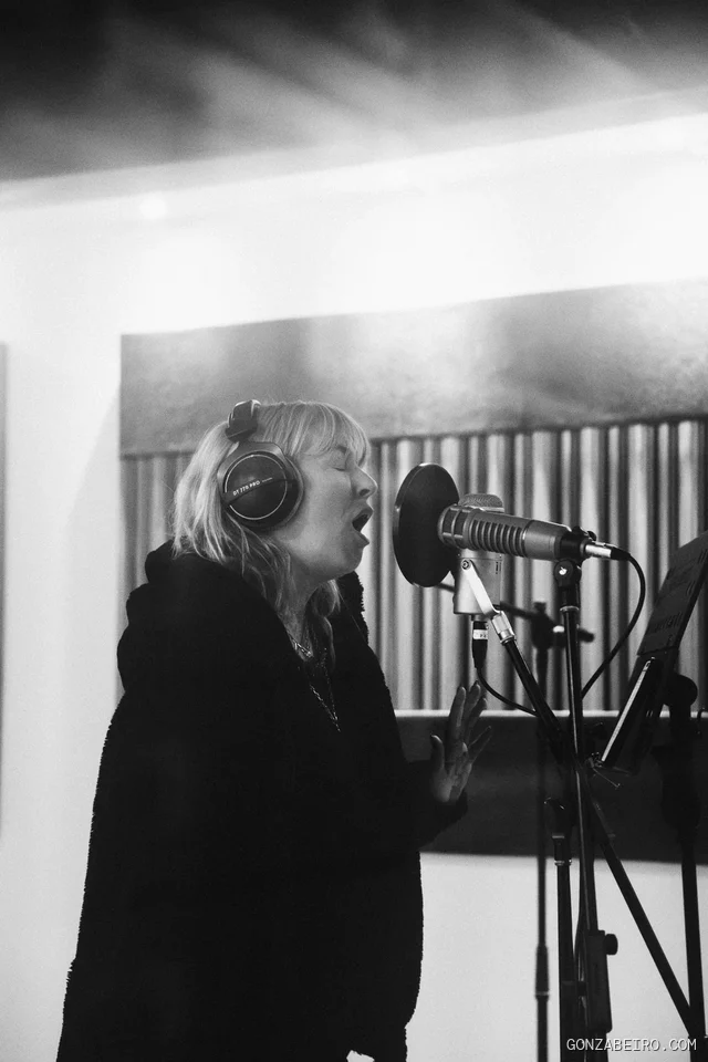 Músicos de FILO durante una sesión de grabación en estudio.